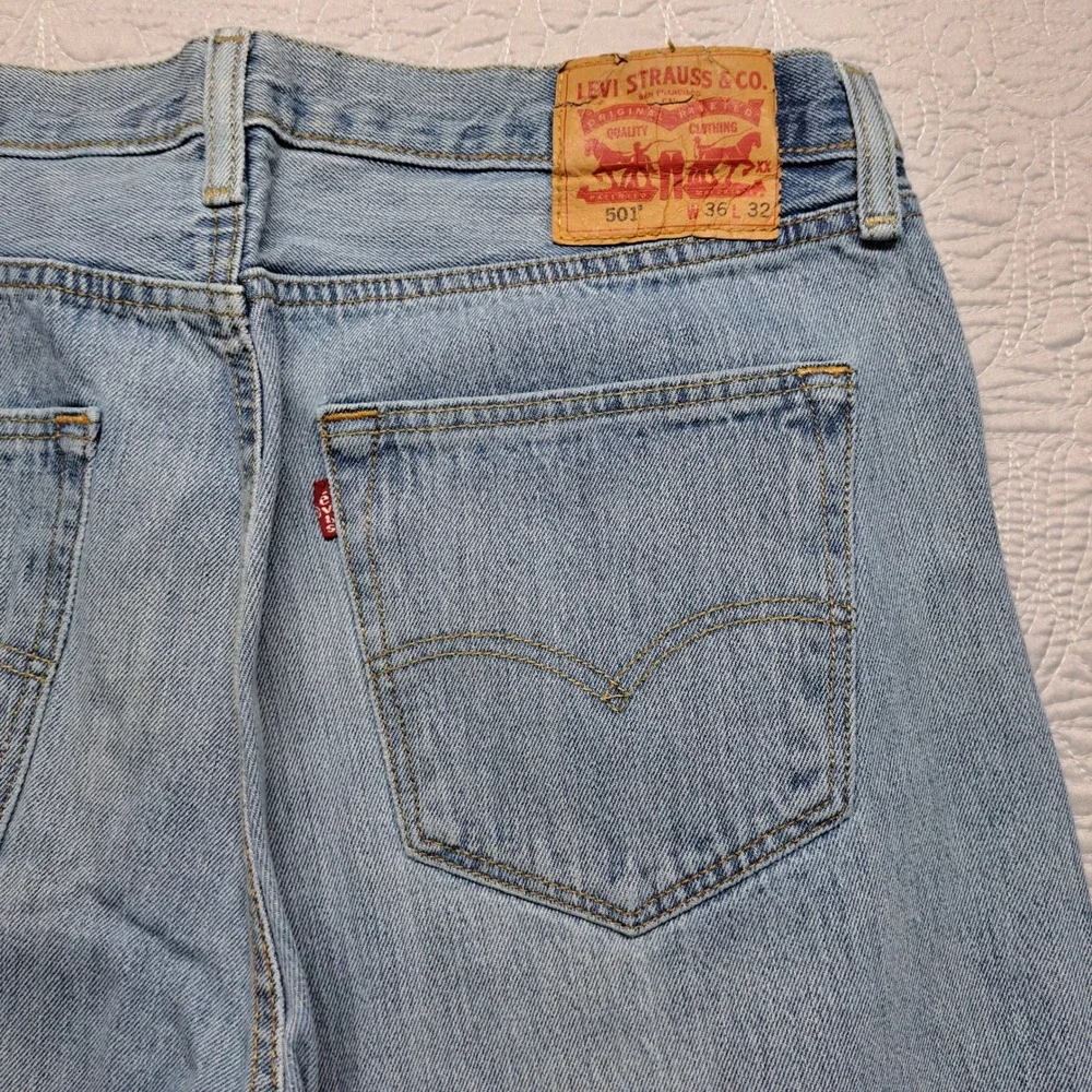 Levi's 501 Original Fit Jeans Mens 36x32 Light Wash Blue Excellent Button Fly